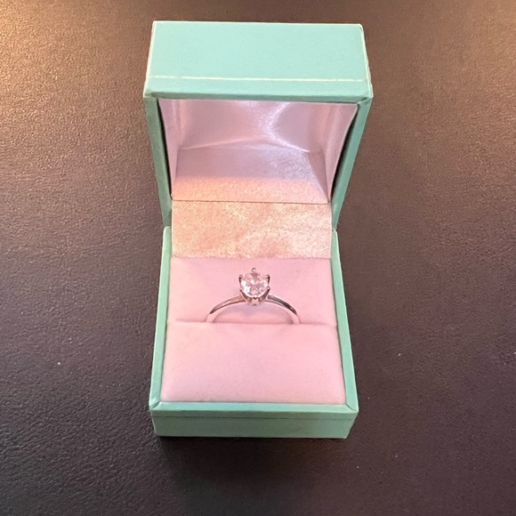 925 Sterling Silver Solitaire Ring with Oval Cubic Zirconia - Size 10 - Picture 3 of 6